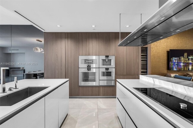 Building Photo - 18501 Collins Ave