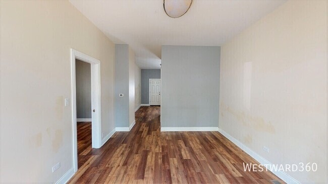 Building Photo - 2733 N Wayne Ave