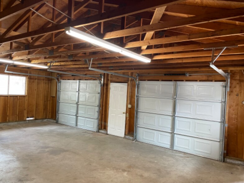 Building Photo - 699-495 Circle Ct