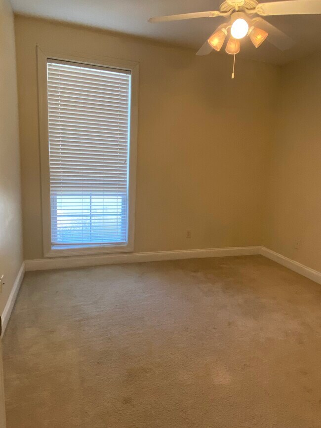 Room #3 - 308 Thatcher Ln