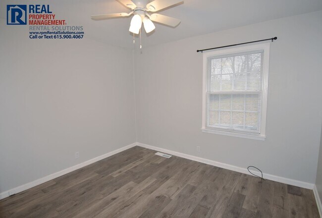 Building Photo - Adorable 2 bed 1 ba duplex in the heart of Murfreesboro!