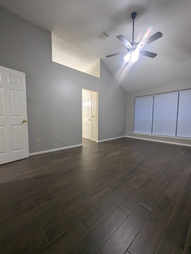 Building Photo - 827 Coral Tree Pl