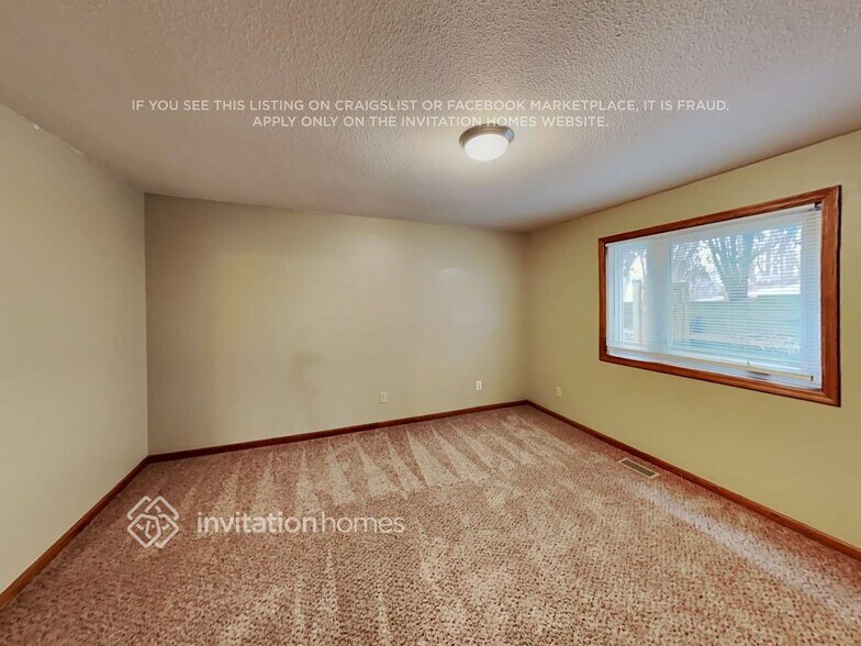 Building Photo - 1730 Atwater Path E