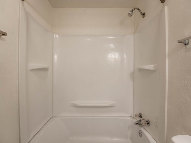 Building Photo - 2 Bedroom, 1 Bath Home in Shawnee!