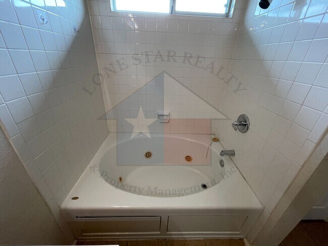 Building Photo - 5400 Jitterbug Ct