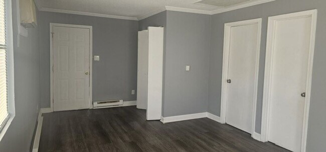 Building Photo - Van Buren Duplex-Zee Realty