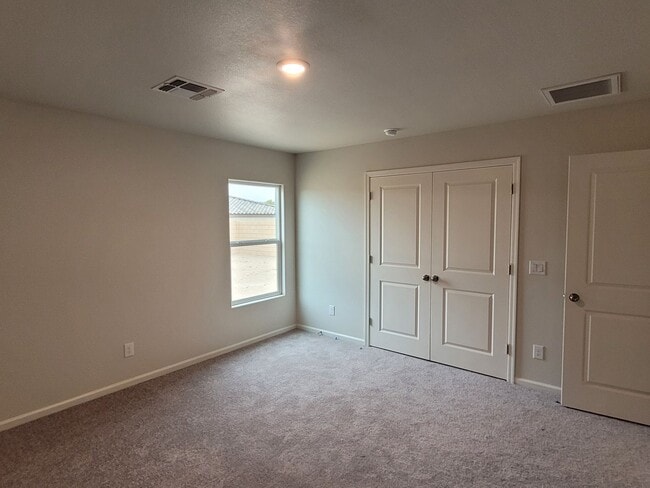 Building Photo - Beautiful 3/2 bath home located in Chaparral Terrace gated community.