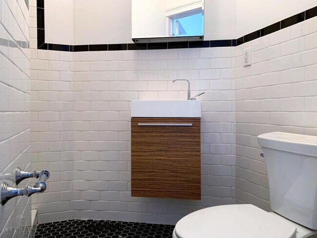 Building Photo - 2 bedroom in ASTORIA NY 11106