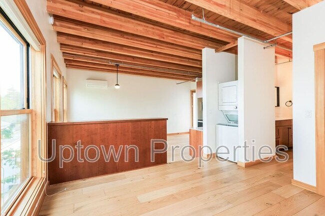 Building Photo - 1515 N Rosa Parks Way