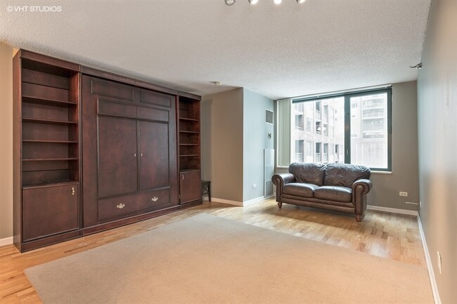 Building Photo - 440 N McClurg Ct