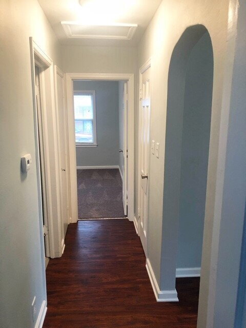 Building Photo - EAST SIDE 2 BEDROOM/2 BATH ALL BRICK RANCH AVAILABLE NOW!