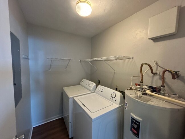 Building Photo - 2BR/2BA Townhome. BRAND NEW FLOORS
