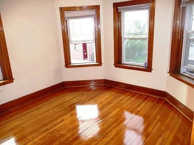 Building Photo - 35 Waverly St