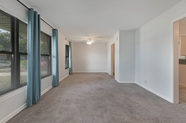 Building Photo - 463 Cherry Ridge Dr