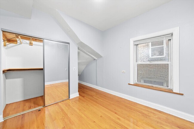 Building Photo - 2911 W Belden Ave