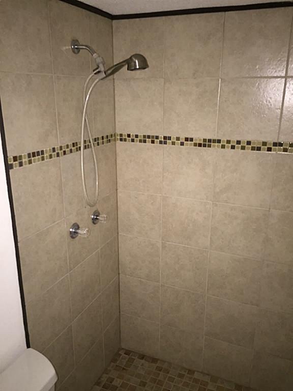 Building Photo - 6401 Deihl Rd