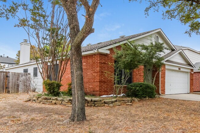 Building Photo - 1032 Springcreek Dr