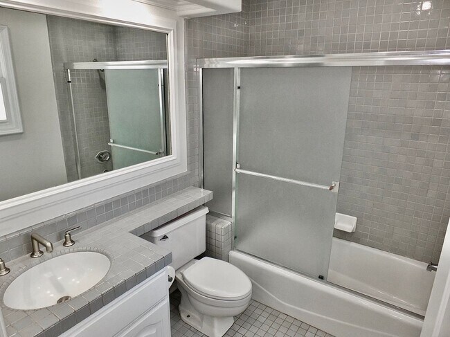 Building Photo - 6225 Napoli Ct