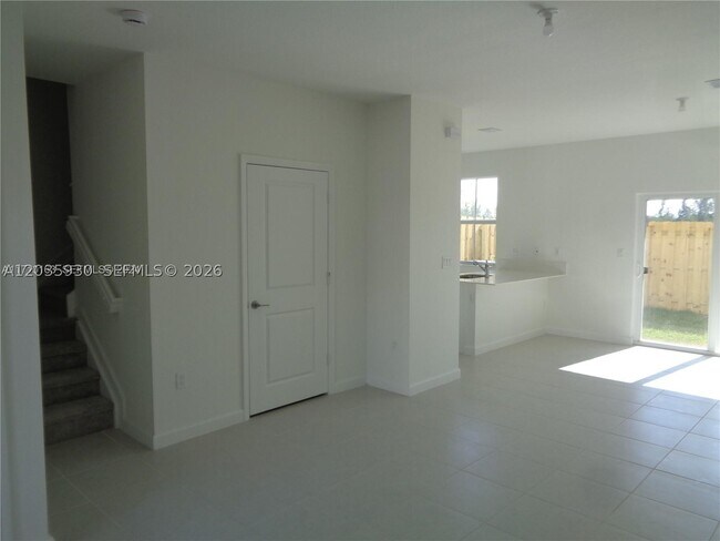 Building Photo - 2514 SE 29th Dr