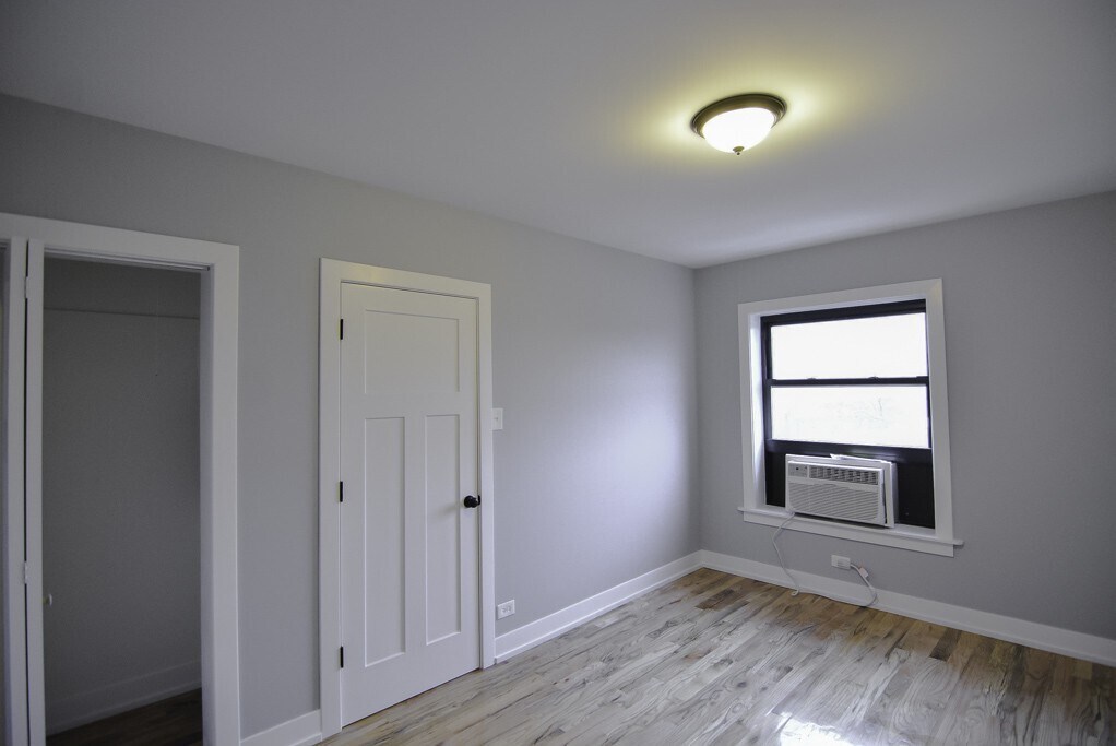 Building Photo - 555 W Arlington