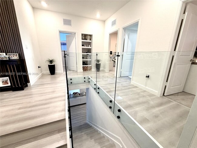 Building Photo - 2661 SE 24th Ct