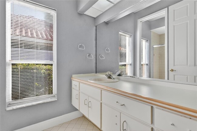 Building Photo - 6719 Fairway Cove Dr