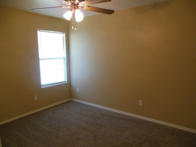 Building Photo - 4402 Jeff Scott Dr