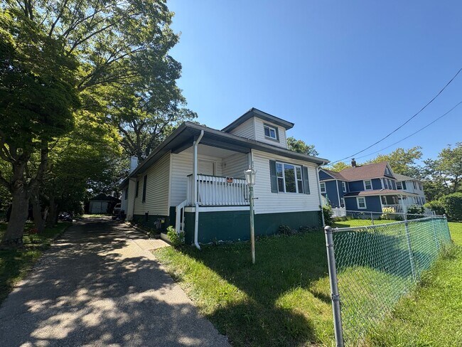 Building Photo - Stunning 3 bedroom 2 bathroom single family house available in Asbury Park!