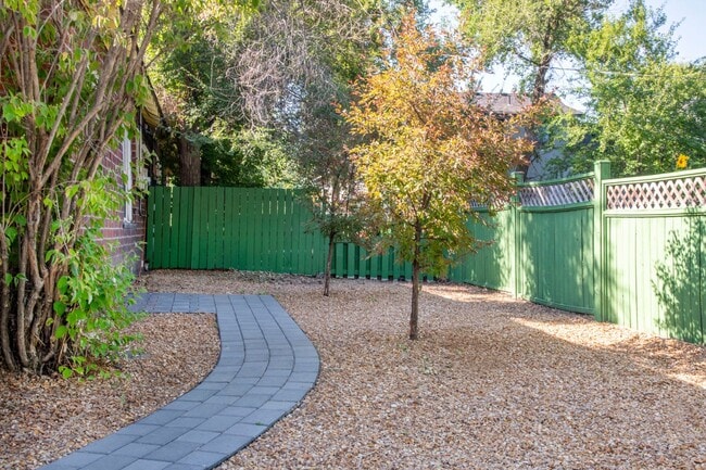 Building Photo - Charming Westside Duplex! Minutes from Dow...