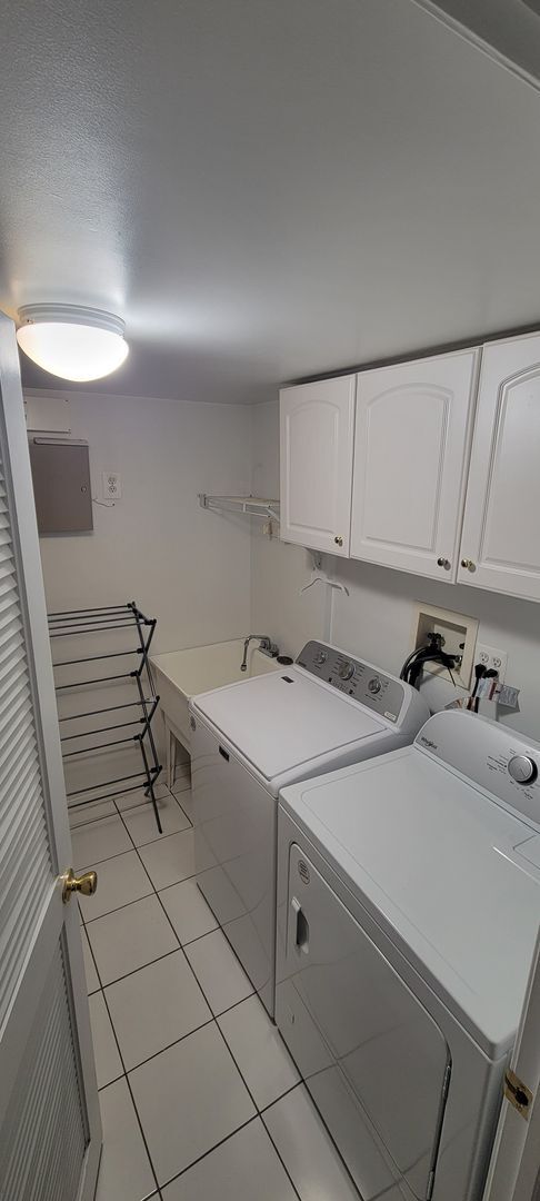 Building Photo - First Floor Unit - Northeast