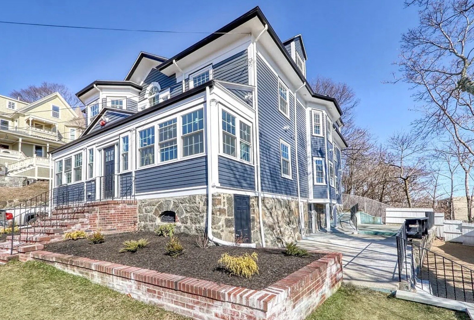 Building Photo - 7 Hillside Ave