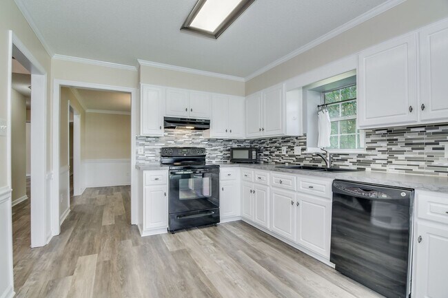 Building Photo - 2545 Carriage Creek