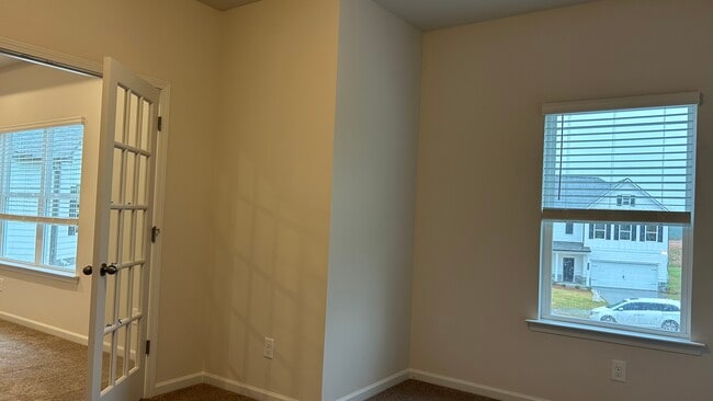 Building Photo - 415 Pointe N Dr