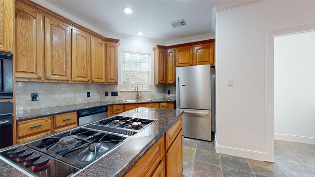 Building Photo - 328 Malone St