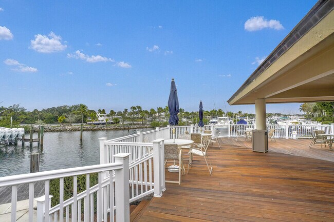 Building Photo - 926 Oak Harbour Dr