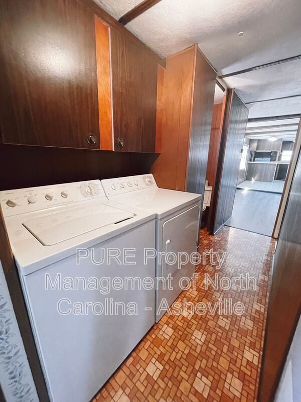 Building Photo - 59 Magic Dr