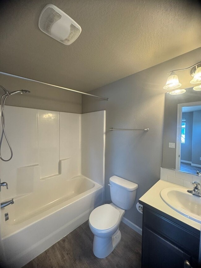 Building Photo - Beautiful 3 bedroom/2 bath tiny home in Co...