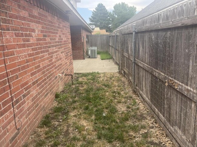 Building Photo - 6018 Estacado Ln