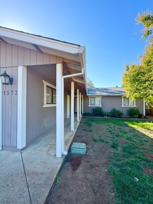 Building Photo - Holiday Move-In Special! $300 OFF 1st MONTH RENT!!