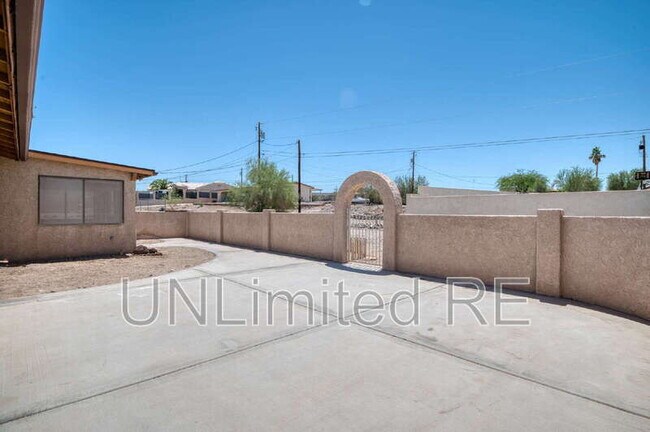 Building Photo - 2512 Cisco Dr S