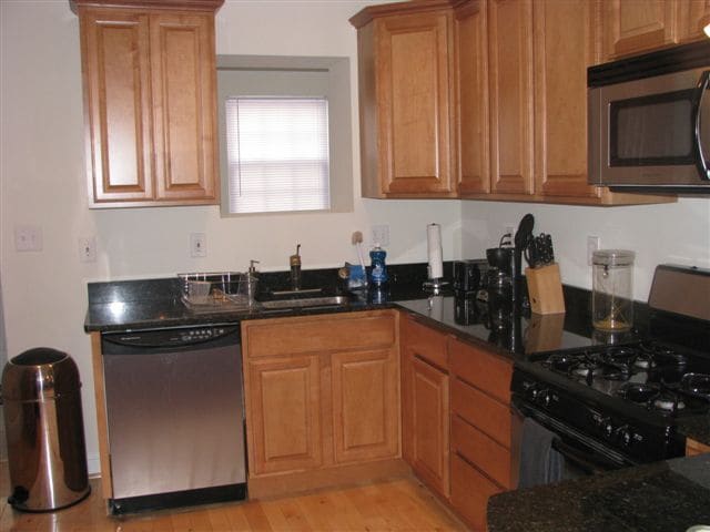 Building Photo - 105 N Potomac St