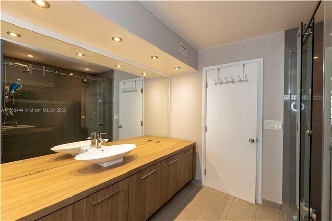 Building Photo - 4154 Forest Dr