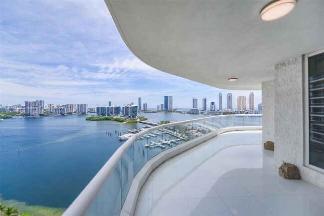 Building Photo - 6000 Island Blvd