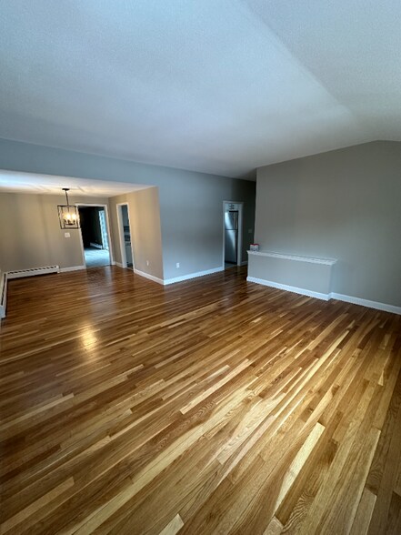 Building Photo - 285 Pinewood Dr