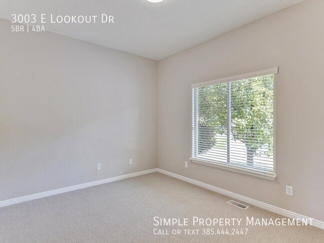 Building Photo - 3003 E Lookout Dr