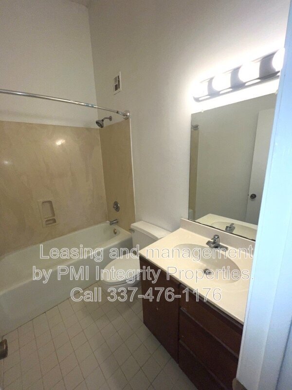 Building Photo - 11550 Southfork Ave