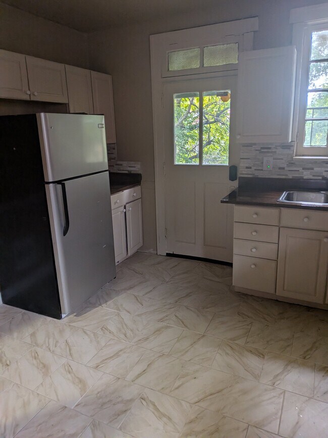 Building Photo - 4825 Farlin Ave