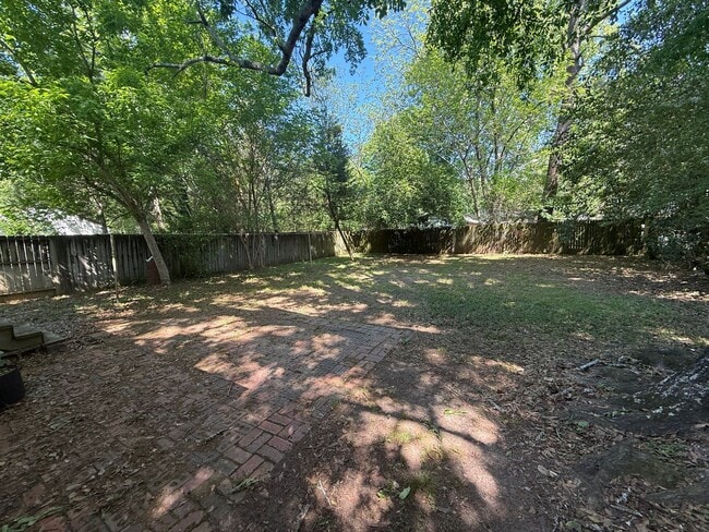 Building Photo - ** 3 bed 1 bath located close to downtown ** Call 334-366-9198 to schedule a self-showing