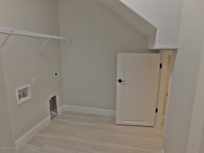 Building Photo - 7123 Vista Hermosa Dr