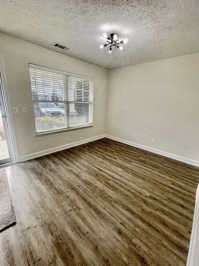 Building Photo - 438 Flintlock Ct